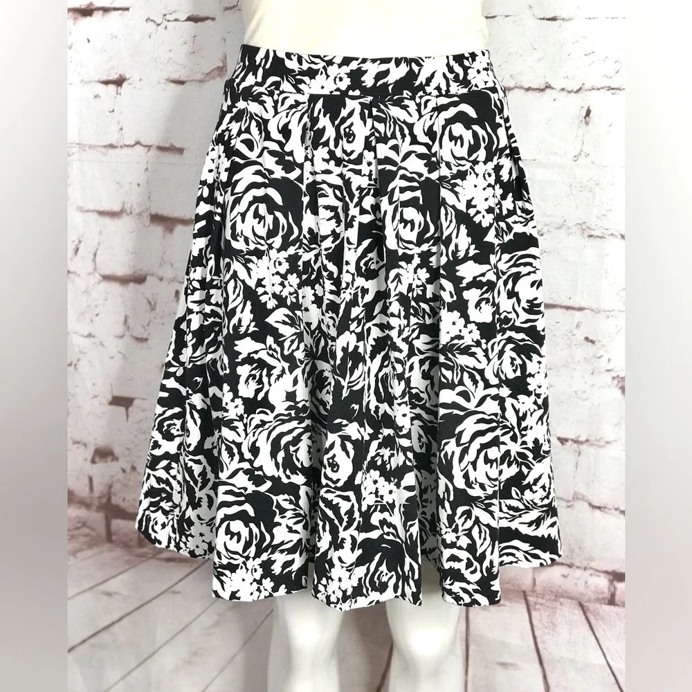ADRIENNE VITTADINI XS Floral Black & White Box Pleat A-Line Swing Skater Skirt - Picture 1 of 13